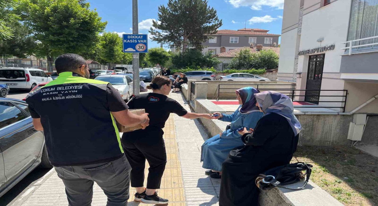 Çorum Belediyesinden YKSye giren adayların ailelerine dondurma ikramı