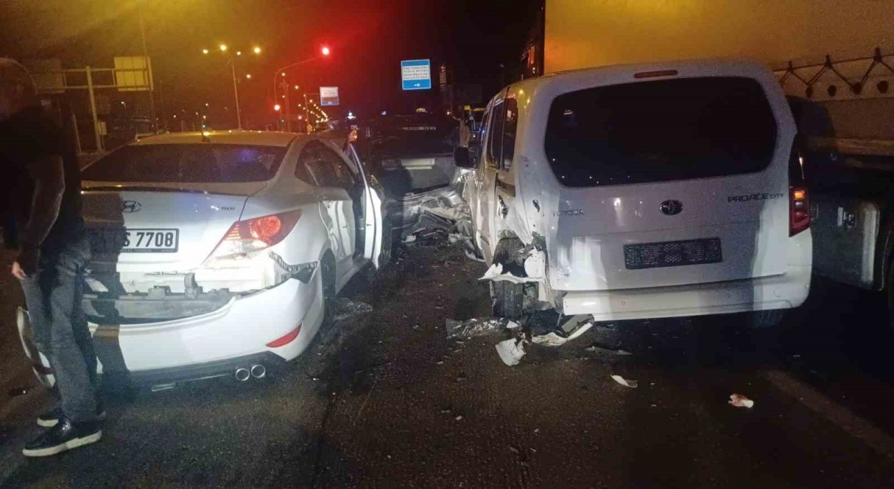 Çorumda 5 araçlı zincirleme trafik kazası