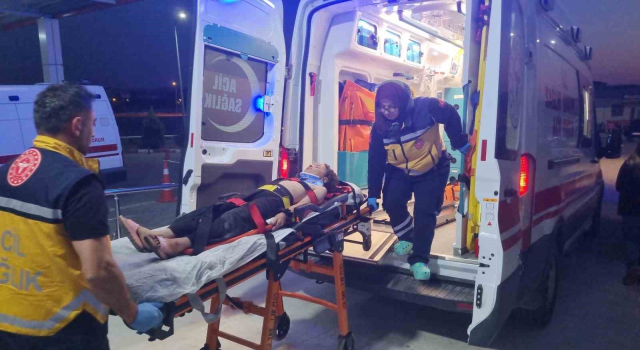 Çorumda otomobilin çarptığı yaya yaralandı