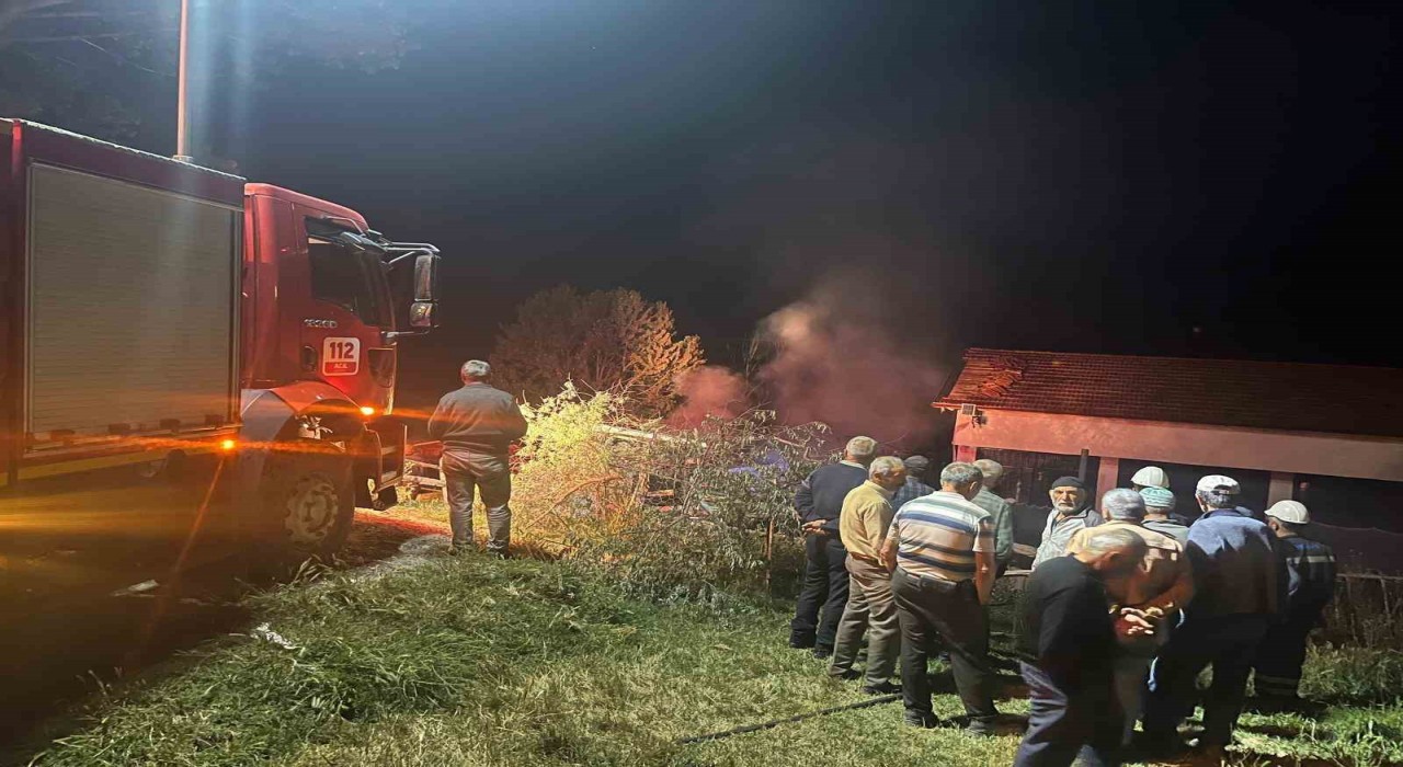 Çorumda samanlık yangını