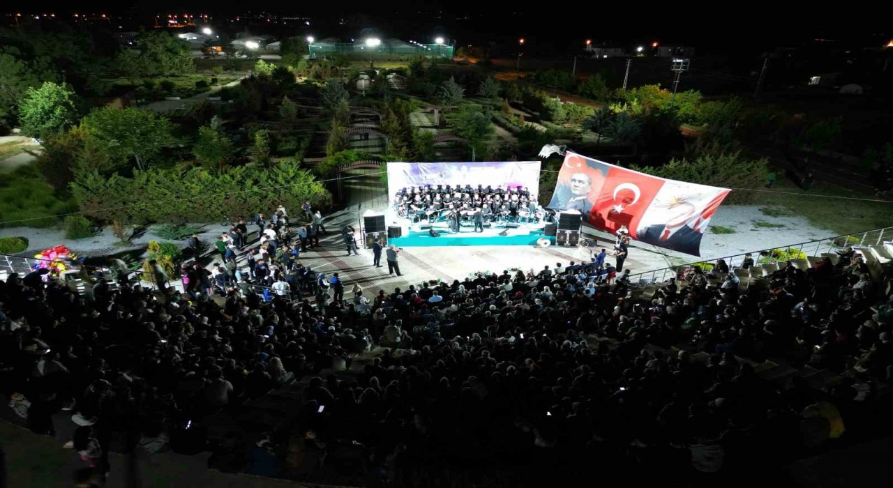 Çorumdan Afşine türkülerle gönül köprüsü