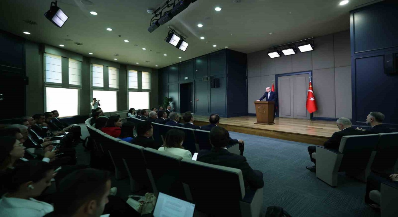 Cumhurbaşkanı Erdoğan: (İsrail İran savaşına ilişkin)Taraflar arasında ateşkes sağlanmasına dair mutabakata ulaşıldığı haberini memnuniyetle karşılıyoruz