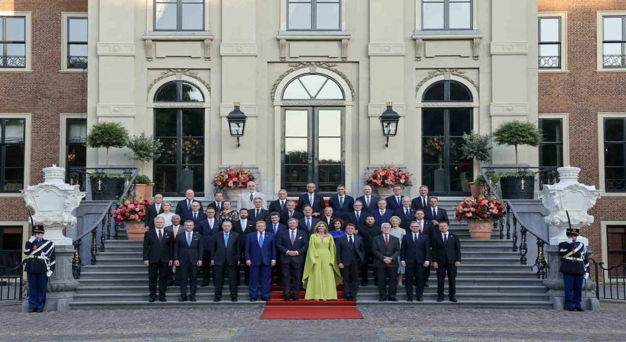Cumhurbaşkanı Erdoğan, NATO liderleri aile fotoğrafına katıldı