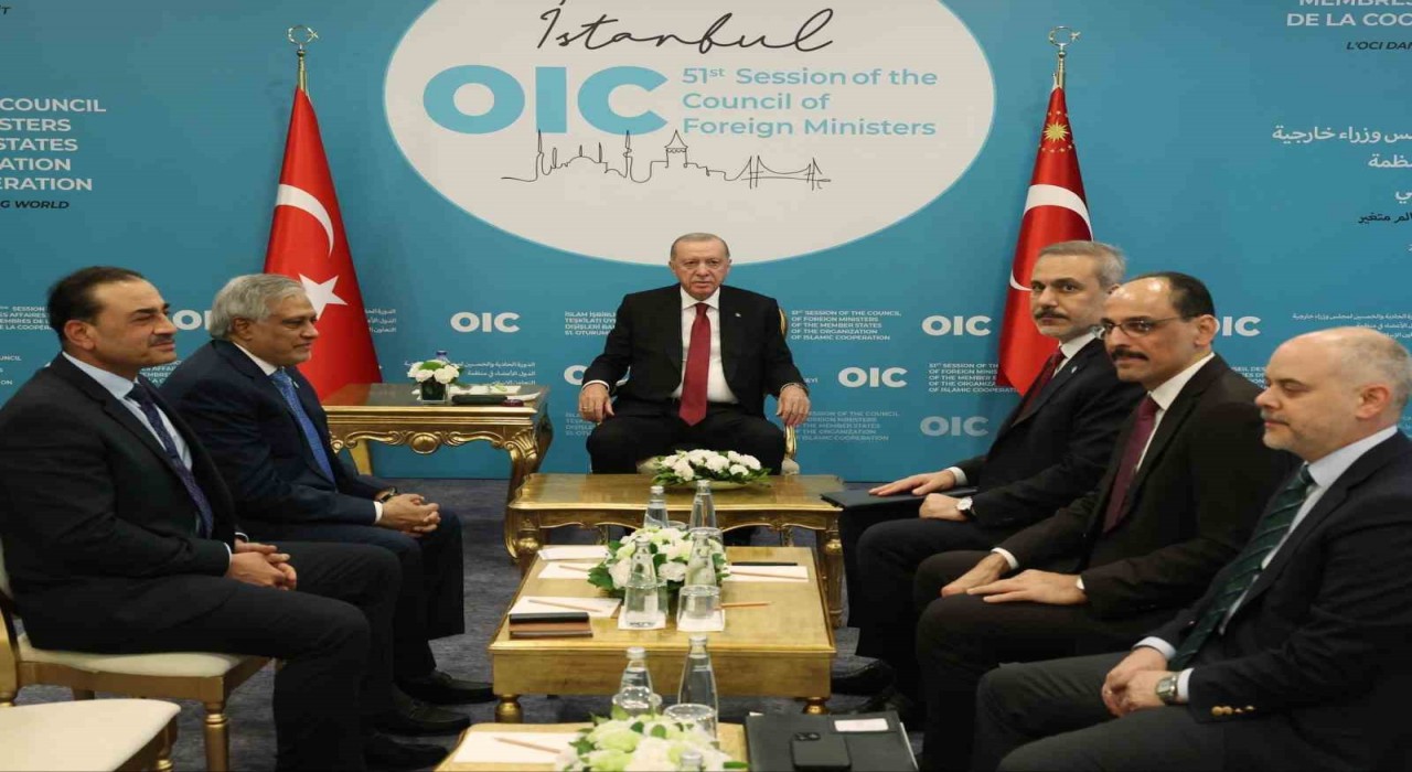 Cumhurbaşkanı Erdoğan, Pakistan Dışişleri Bakanı Dar ve Pakistan Kara Kuvvetleri Komutanı Muniri kabul etti