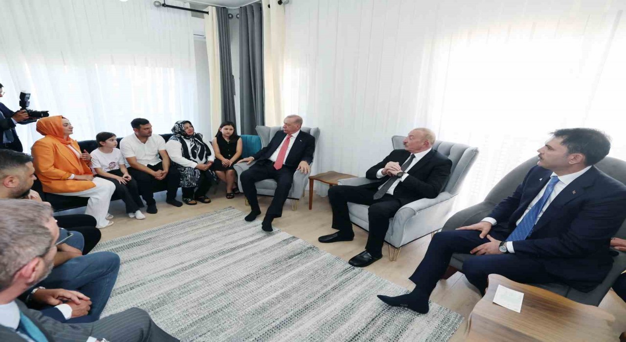 Cumhurbaşkanı Erdoğan ve Aliyev, Kahramanmaraşta depremzede bir aileyi ziyaret etti