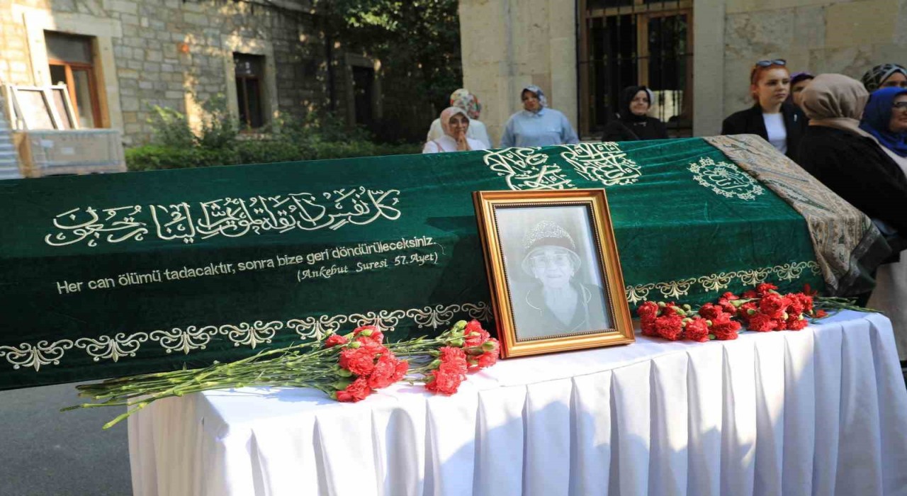Cumhurbaşkanı Erdoğanın Kimsesiz değilsin, biz varız dediği Suzan Tosun son yolculuğuna uğurlandı