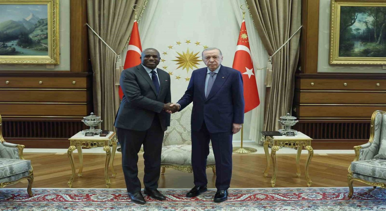 Cumhurbaşkanı Recep Tayyip Erdoğan, İngiltere Dışişleri Bakanı David Lammyyi kabul etti.