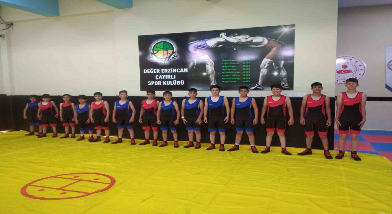 Değer Erzincan Çayırlı Spor Kulübünün güreşçileri istedikleri forma ve spor ayakkabılarına kavuştu