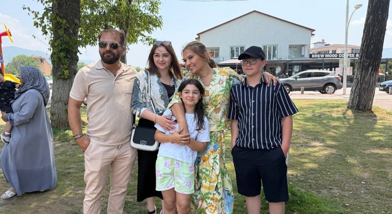 Demet Akalından minik hayranına jest