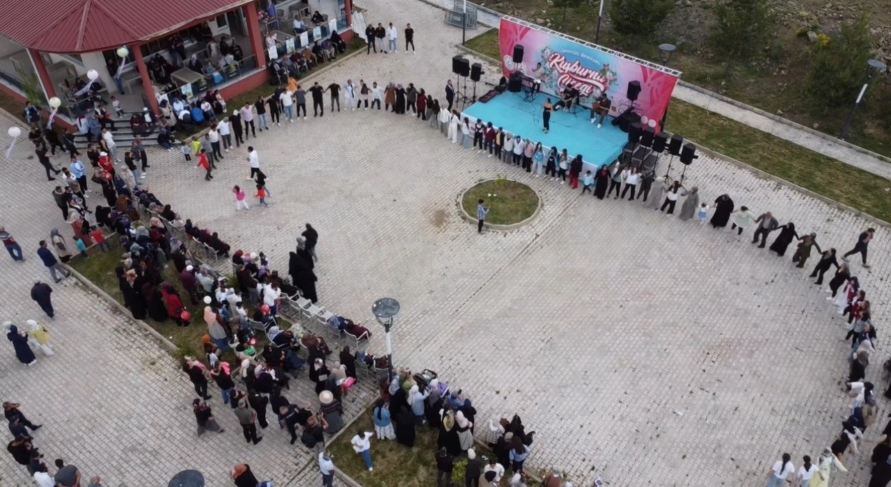 Demirözünde ‘Kuşburnu Çiçeği Festivali düzenlendi