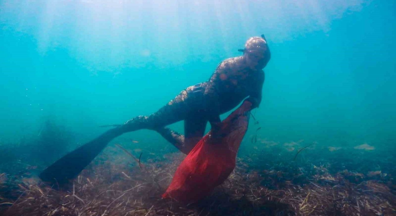 Deniz dibi temizliği Turgutreiste devam etti