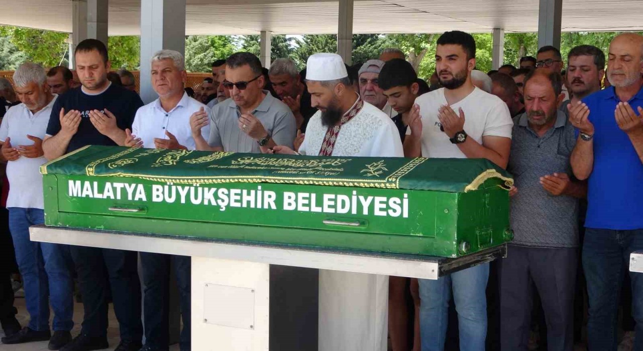 Denizde boğulan baba-oğul Malatyada toprağa verildi
