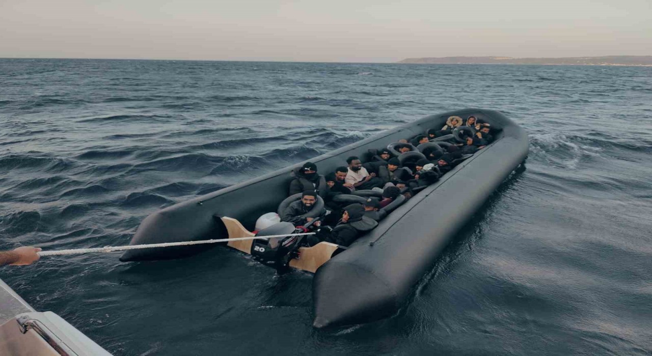 Denizde mahsur kaldılar, göçmenleri Sahil Güvenlik kurtardı