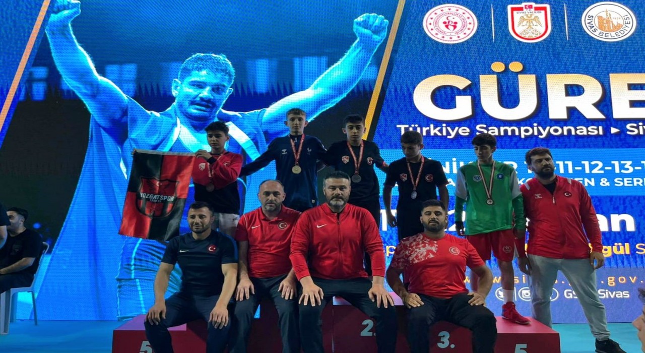 Denizlili güreşçiler Sivasta fırtına gibi esti