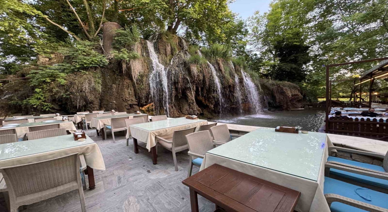 Denizlinin gizli cenneti Çınaraltı yerli ve yabancı turistlerin gözdesi oldu