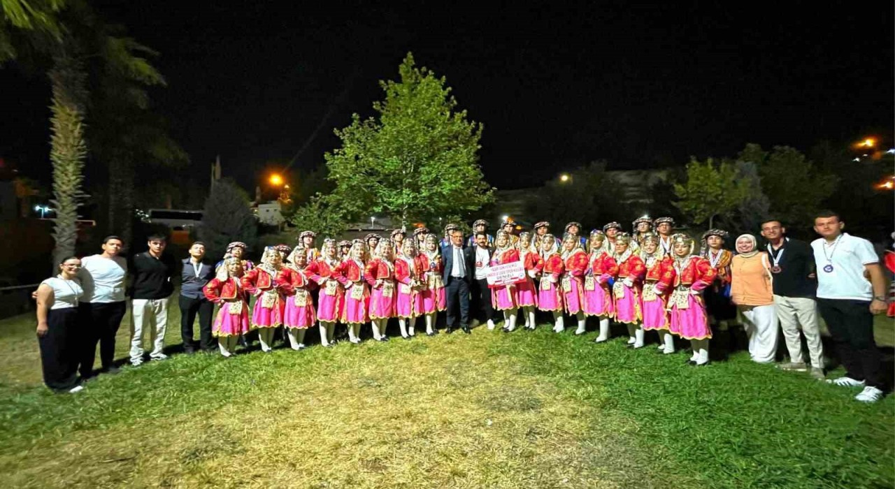 Denizlinin halk oyunlarında Türkiye 3.sü oldu