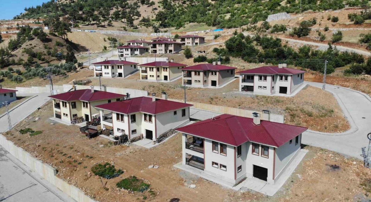 Deprem mağduru nine: Hiç aklıma gelmezdi böyle ev yapacakları