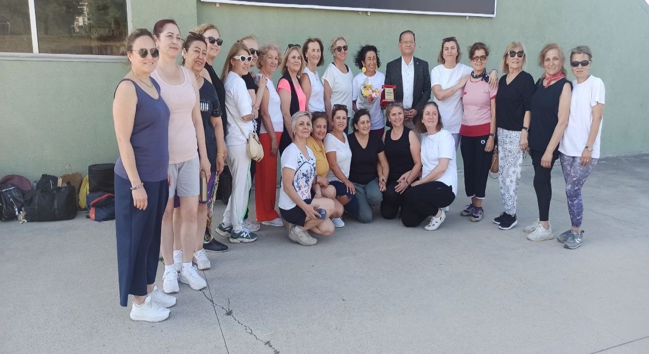 Devrekte öğretmene teşekkür plaketi
