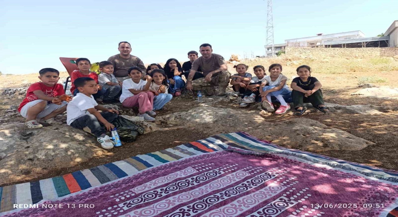 Diclede Mehmetçik, jandarmanın 186. kuruluş yıl dönümünü öğrencilerle kutladı