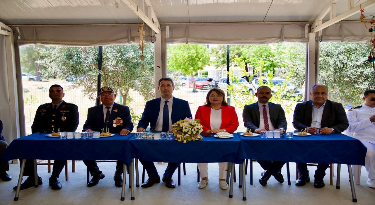 Didimde ilçe protokolü bayramlaştı