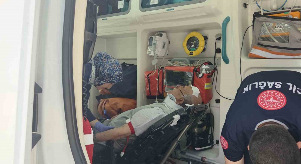 Direksiyon başında fenalaştı 4 araca çarparak durabildi