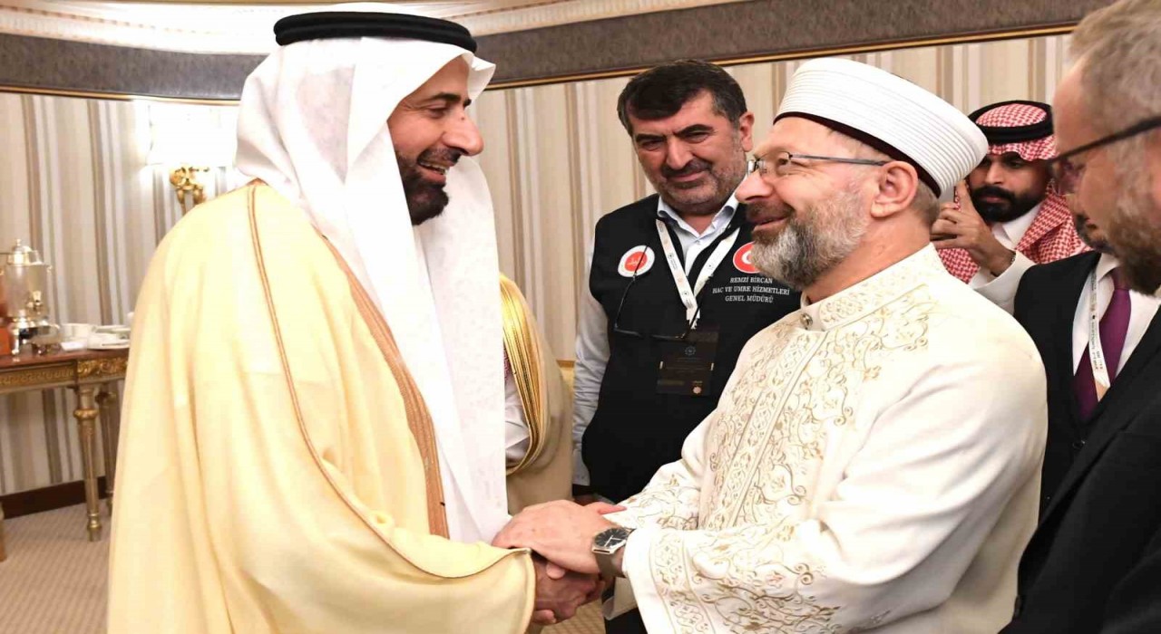 Diyanet İşleri Başkanı Erbaş, Ciddede Büyük Hac Sempozyumuna katıldı