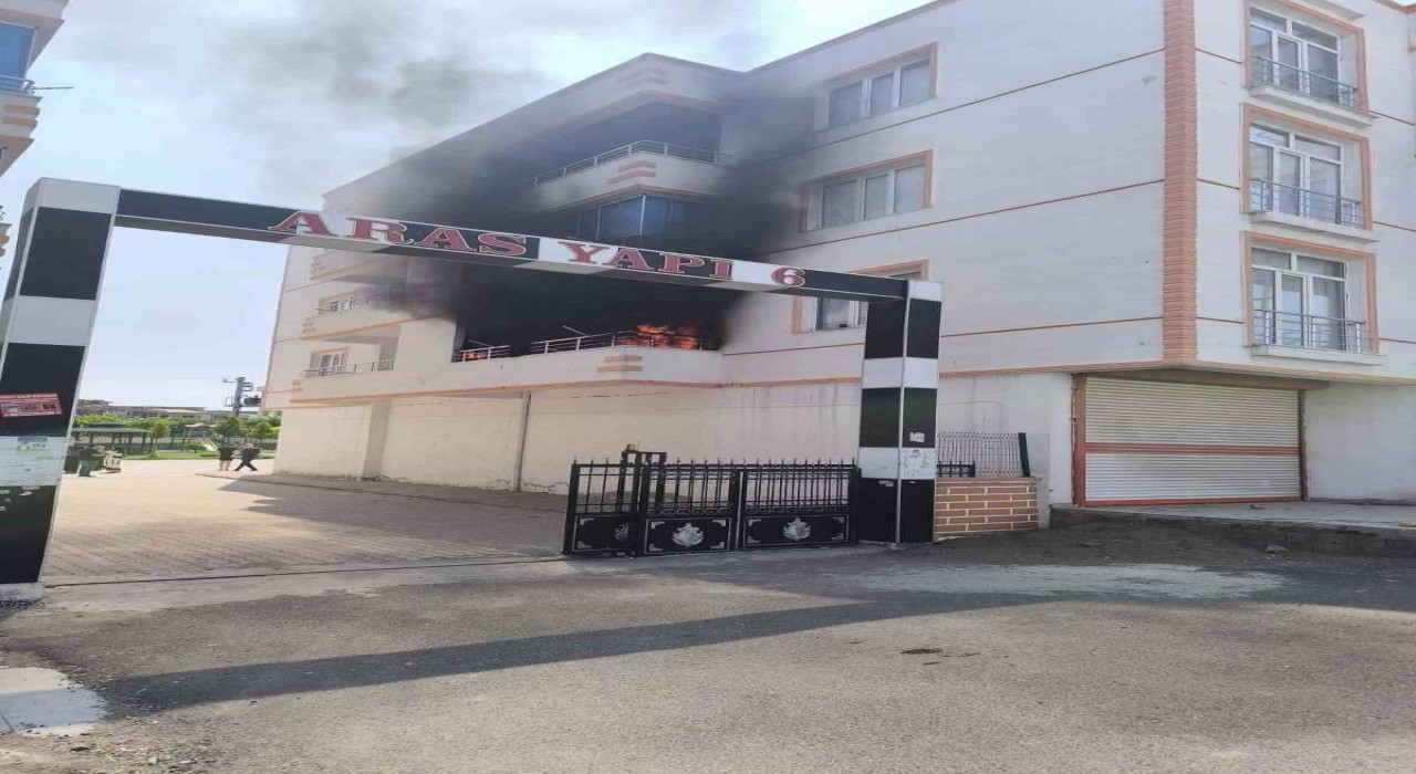 Diyarbakırda bir evin balkonunda çıkan yangın söndürüldü