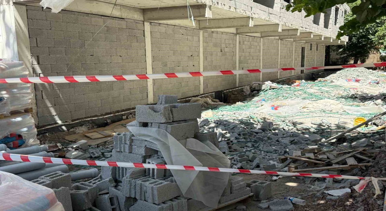 Diyarbakırda inşaattan düşen iki işçi hayatını kaybetti