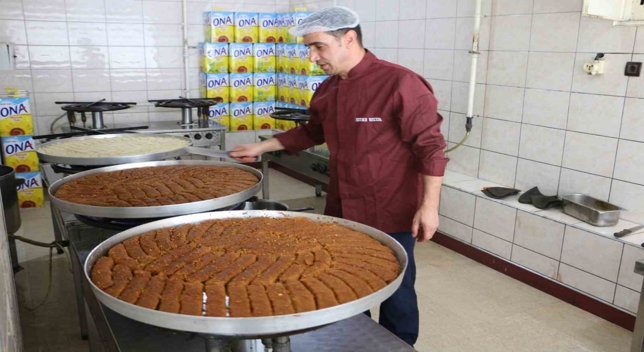 Diyarbakırda tatlılar kurban bayramı için hazırlanıyor