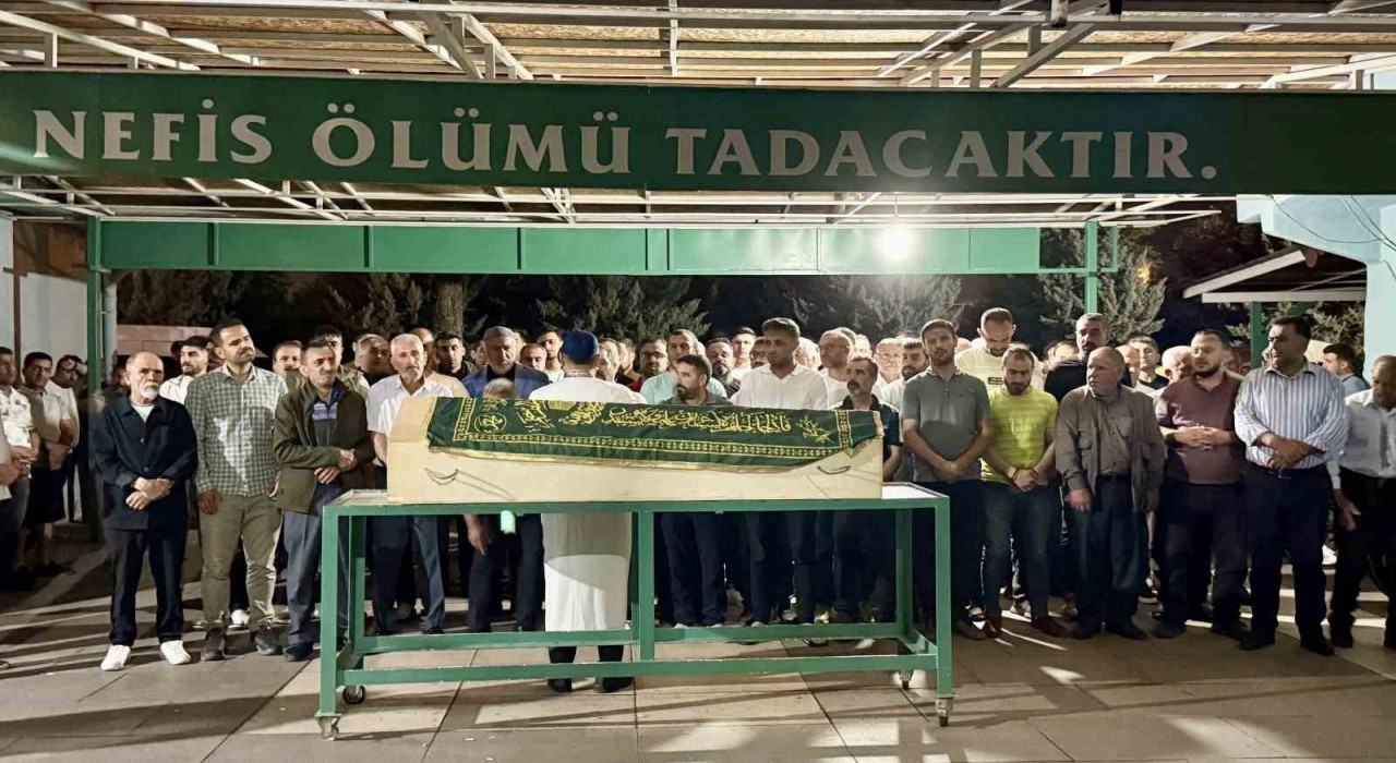 Diyarbakırda yangında hayatını kaybeden anne ve üç çocuğu defnedildi