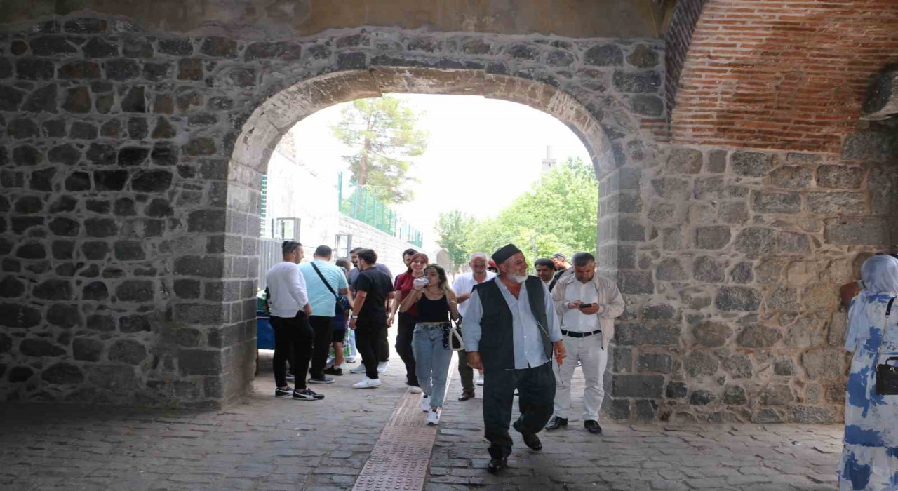 Diyarbakırın turistik mekanlarında bayram yoğunluğu