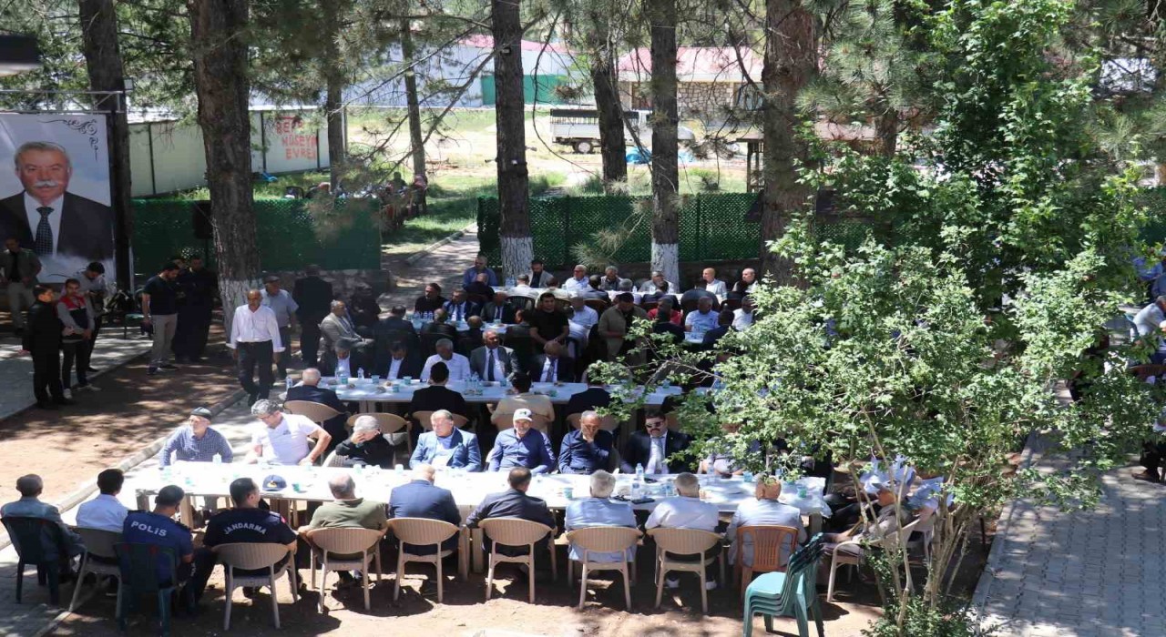 Doğanşehirde Vahap Küçük vefatının beşinci yılında dualarla anıldı