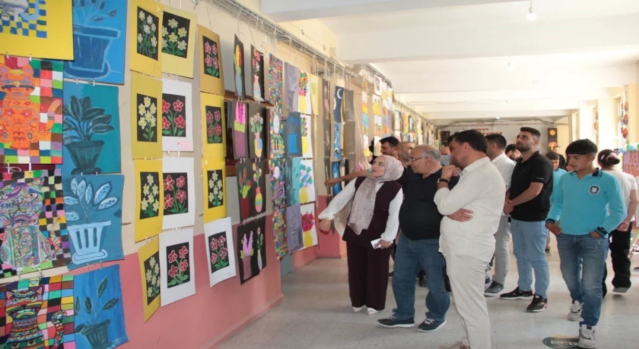 Doğubayazıtta öğrencilerin sanat yolculuğu sergiyle taçlandı