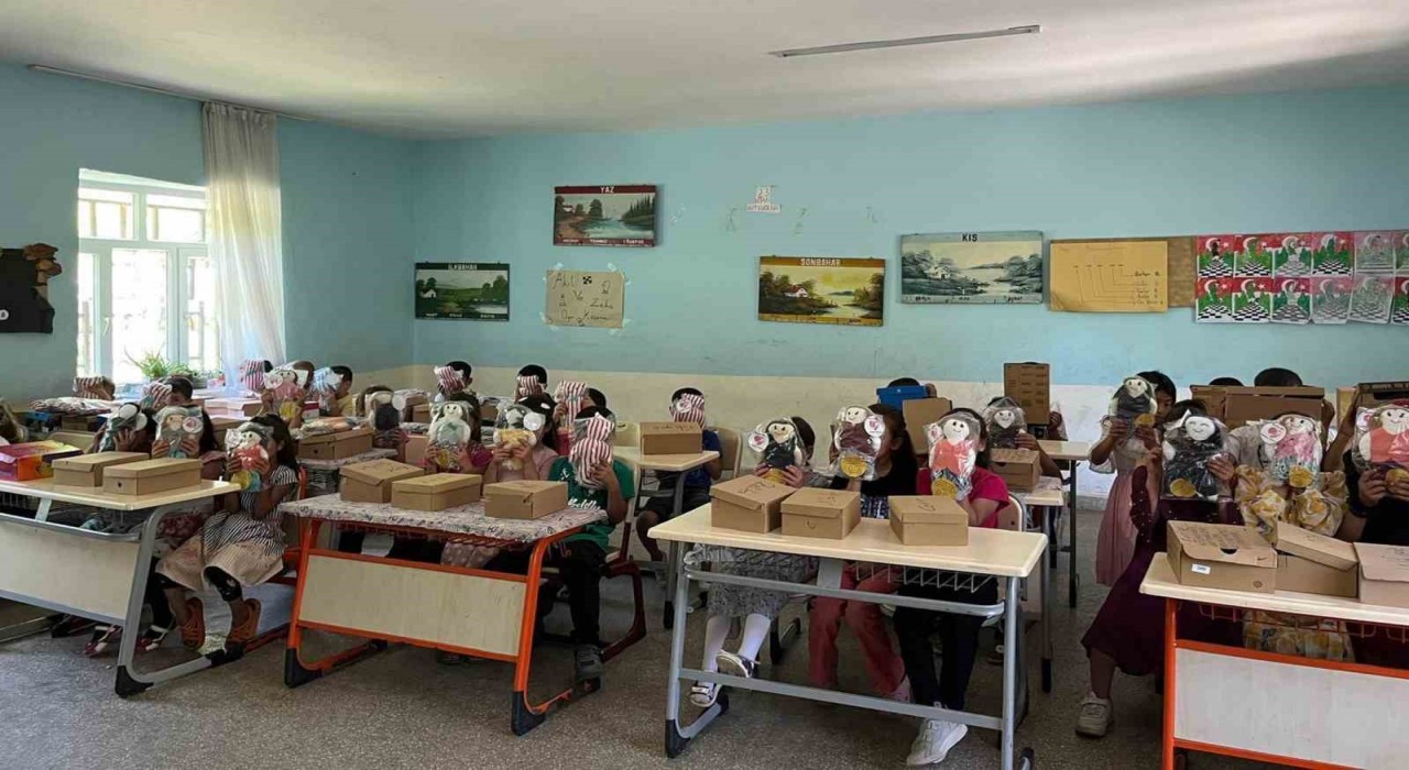 Dörtyolda 210 öğrenciye karne hediyesi