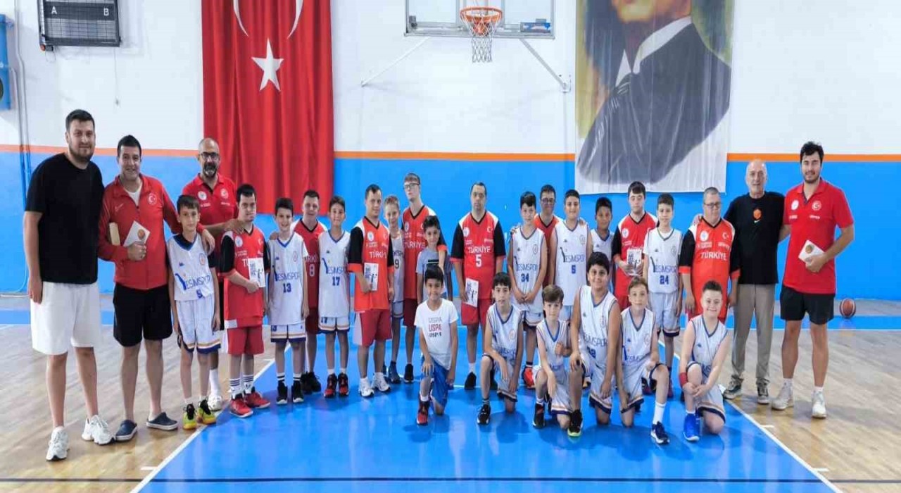 Down Sendromlular Basketbol Milli Takımından şampiyona ziyaret