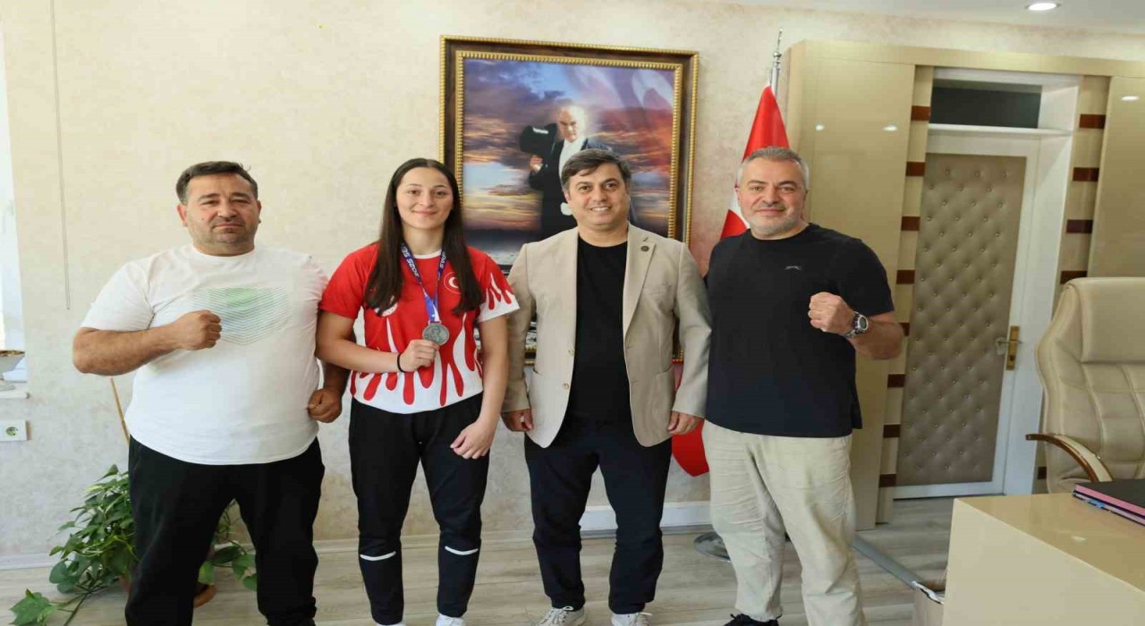 Dünya ikincisi Cemile Aykoça tebrik ve ödül