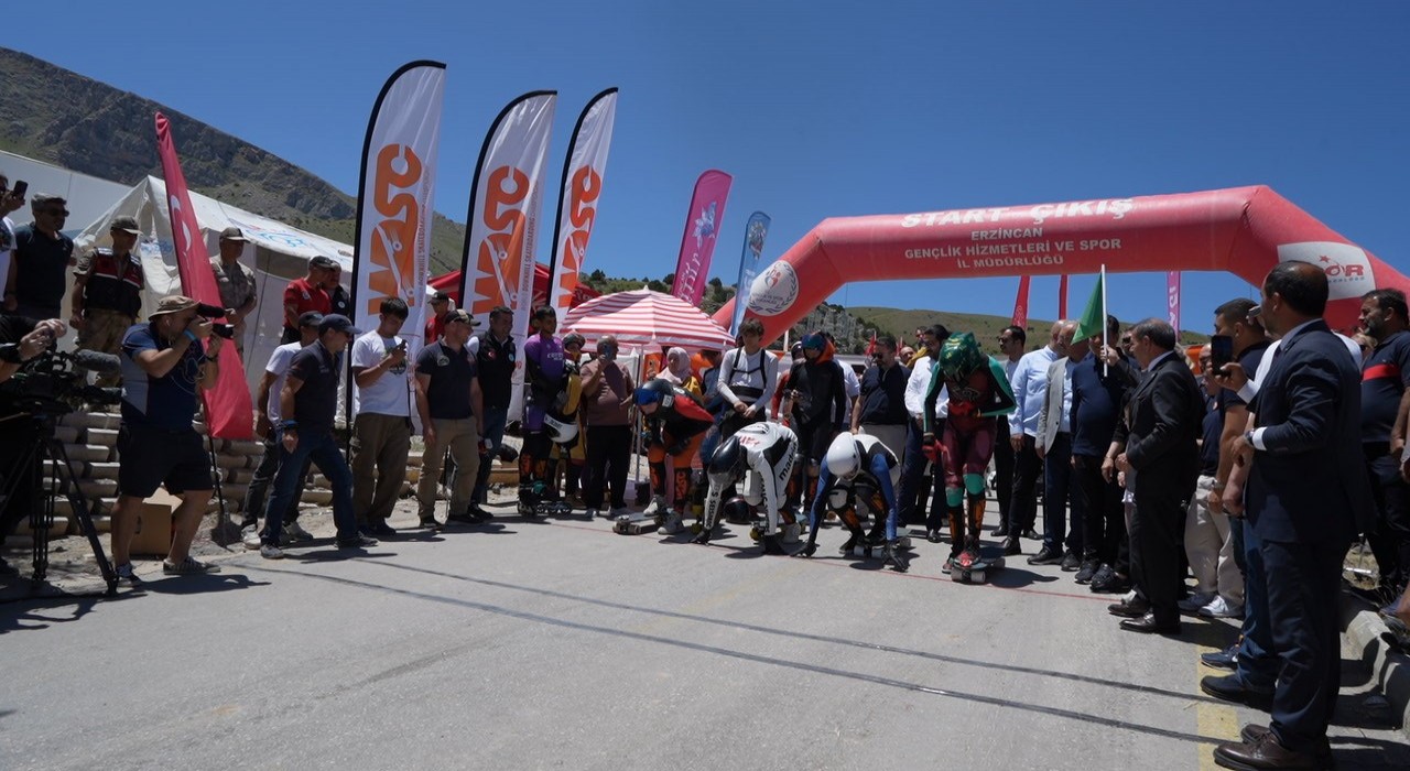 Dünya Kaykay İniş Şampiyonası Erzincanda nefes kesti