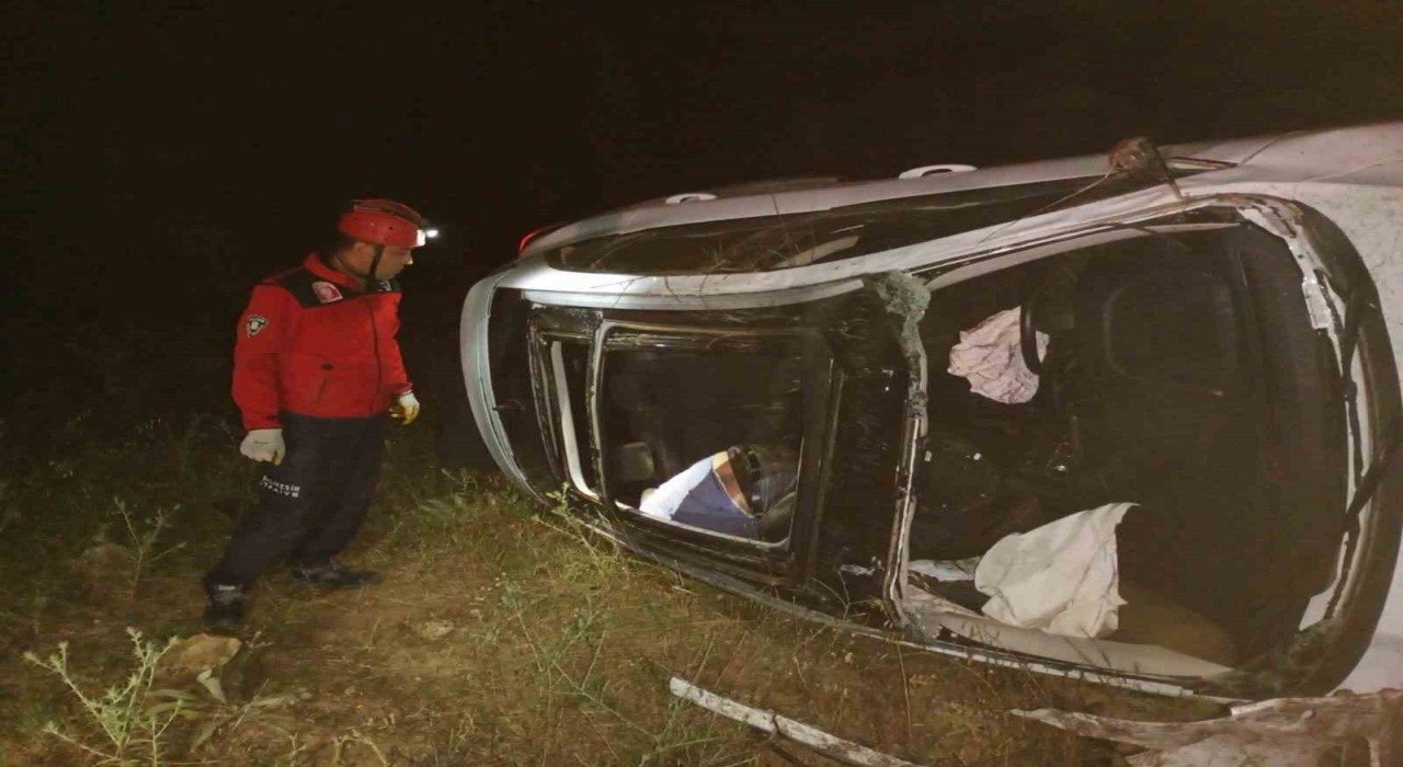 Dursunbeyde otomobil şarampole uçtu: 1 ölü, 1 yaralı