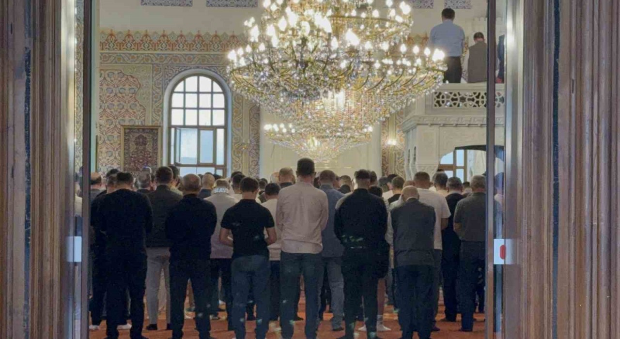Düzcede bayram namazında camiler doldu