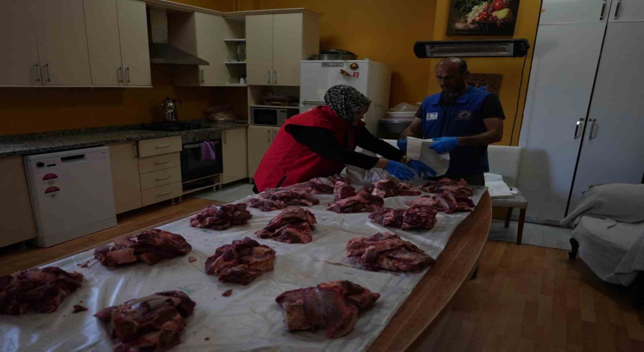 Düzcede kurban etleri 86 aileye ulaştırıldı