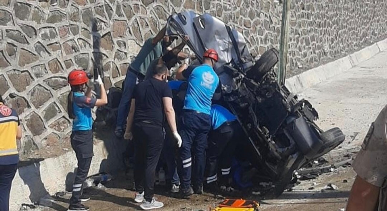 (Düzeltme) Tuncelide korkunç kaza: 1i ağır 6 yaralı