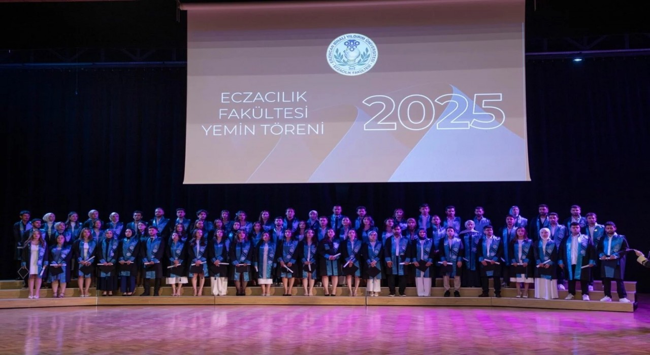Eczacılık Fakültesi mezunları yemin etti