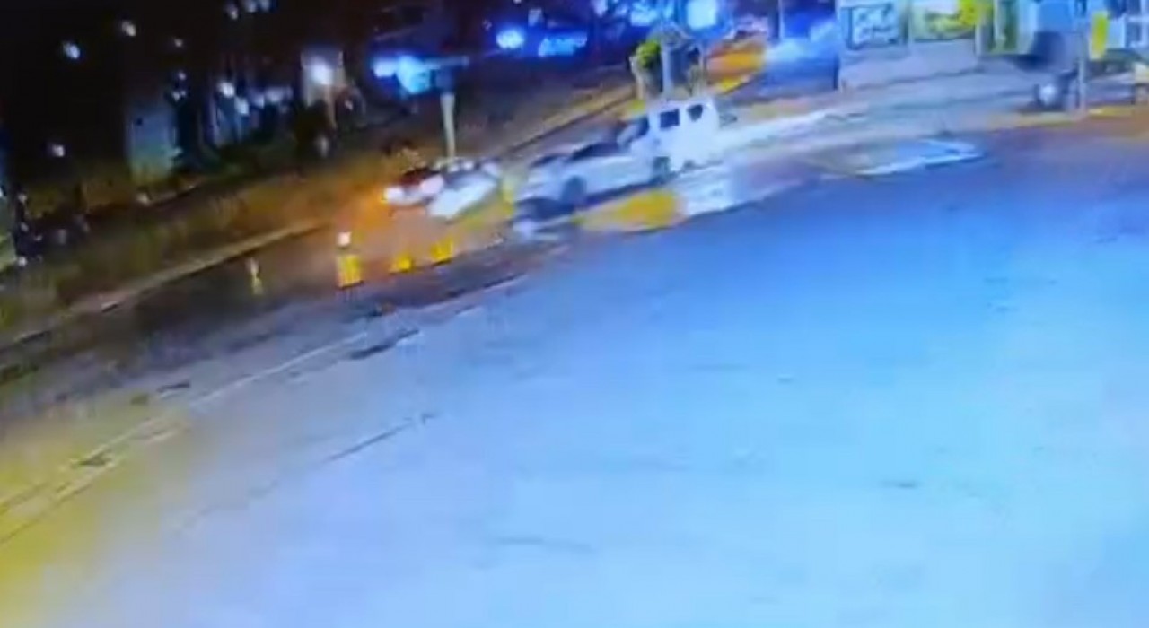 Edirnede 4 aracın karıştığı zincirleme kaza kamerada