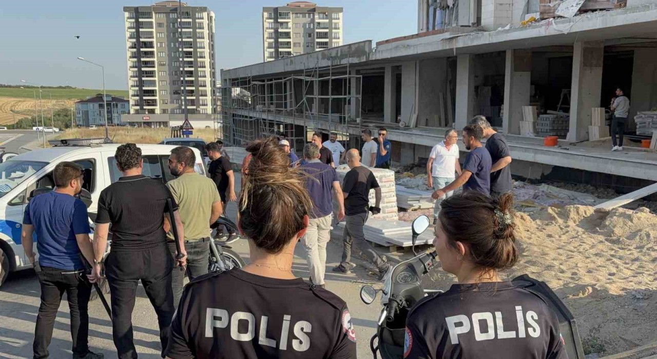 Edirnede inşaat işçileri arasında kavga: Polis cop ve biber gazıyla müdahale etti