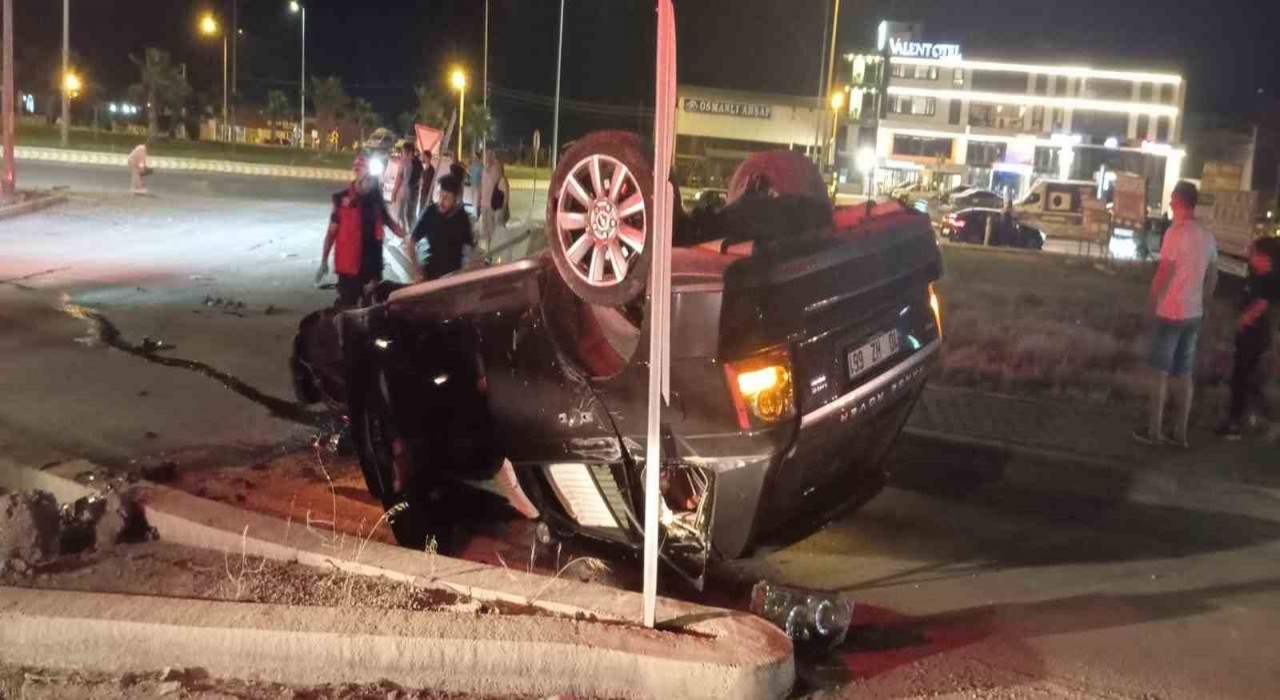 Edremit Zeytinlide akıllı kavşakta kaza: 2 kişi yaralandı