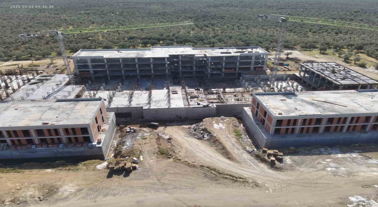 Edremitte 300 yataklı yeni devlet hastanesi inşaatı yükseliyor