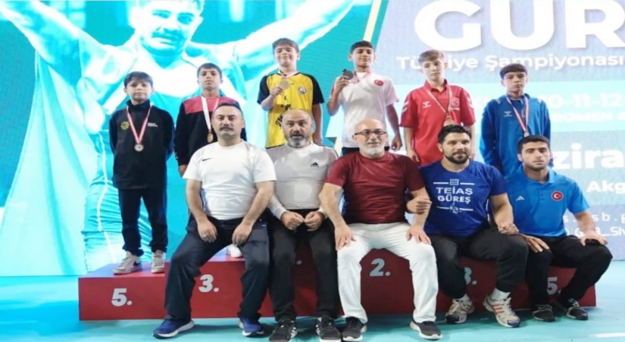 Elazığ Belediyesporlu güreşçi Türkiye 2.si
