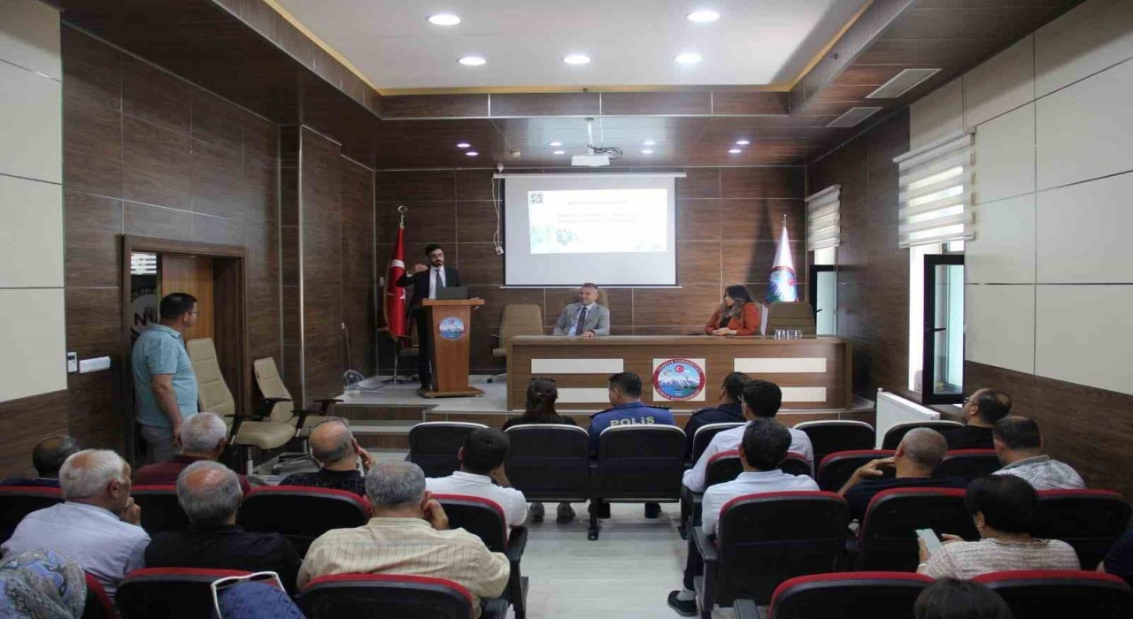 Elazığda akılcı ilaç kullanımı ve bitkisel ürünler toplantısı