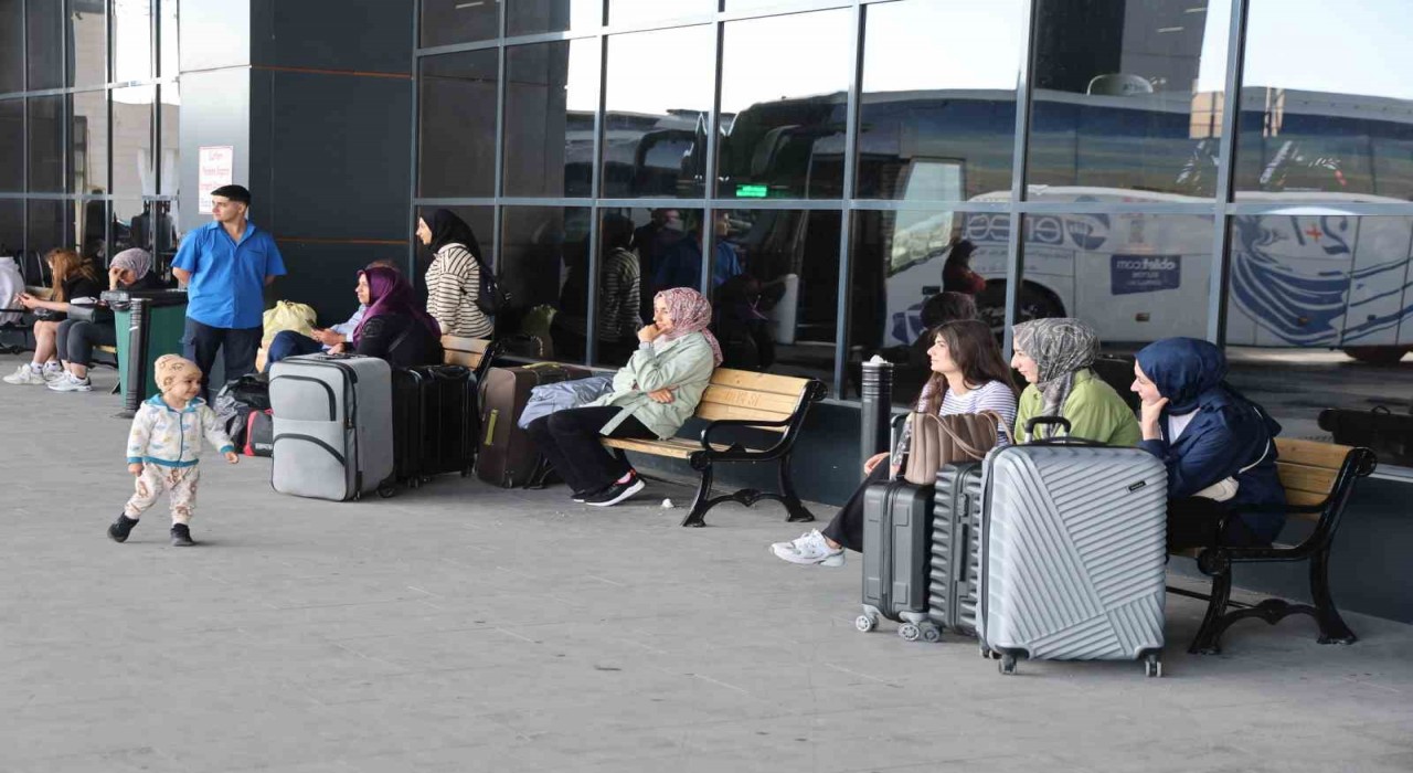 Elazığda bayram tatili uzamayınca otogar boş kaldı