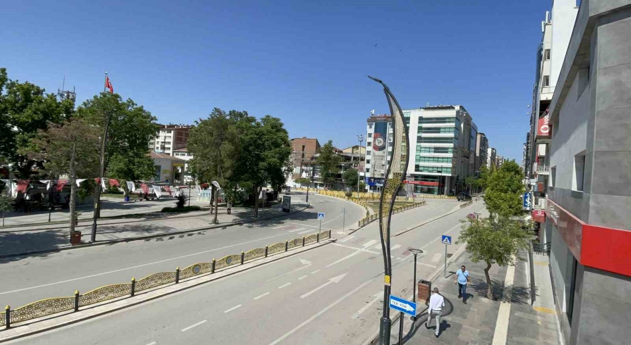 Elazığda cadde ve sokaklar boş kaldı